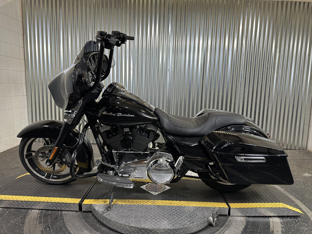Street Glide®