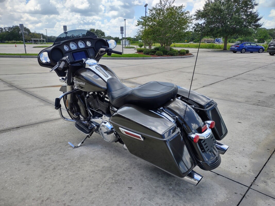 Street Glide®