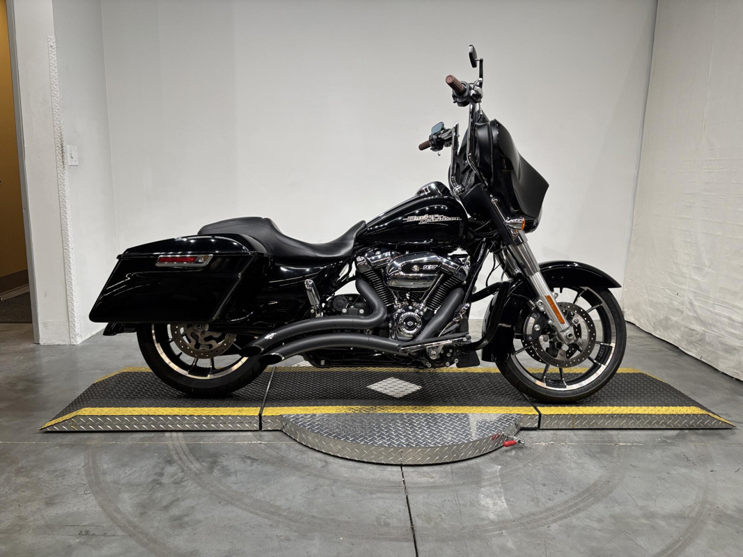 Street Glide®