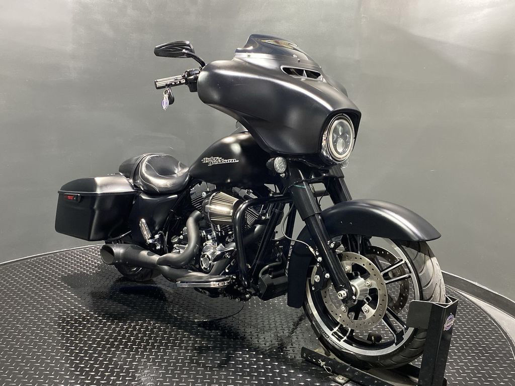 Street Glide®
