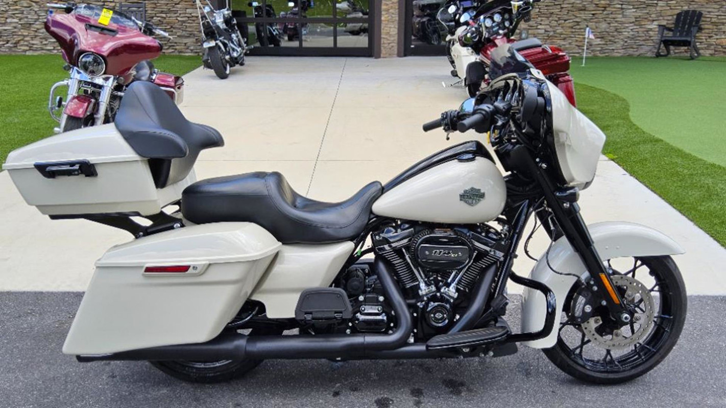 Street Glide®