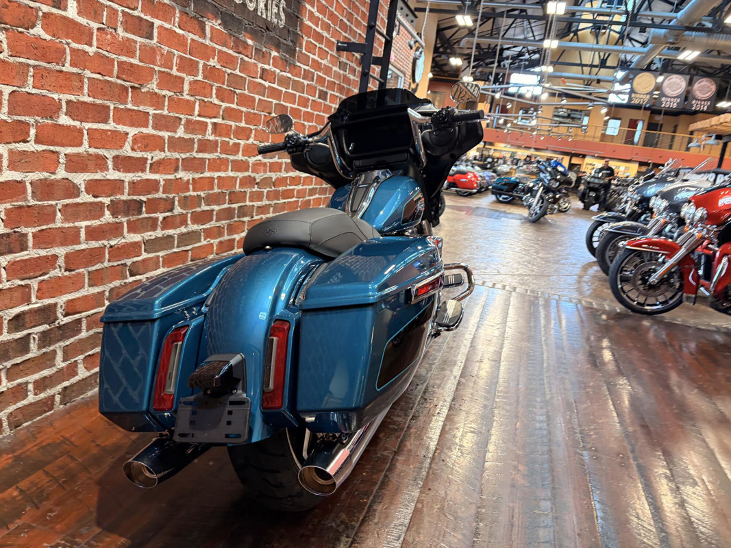 Street Glide®