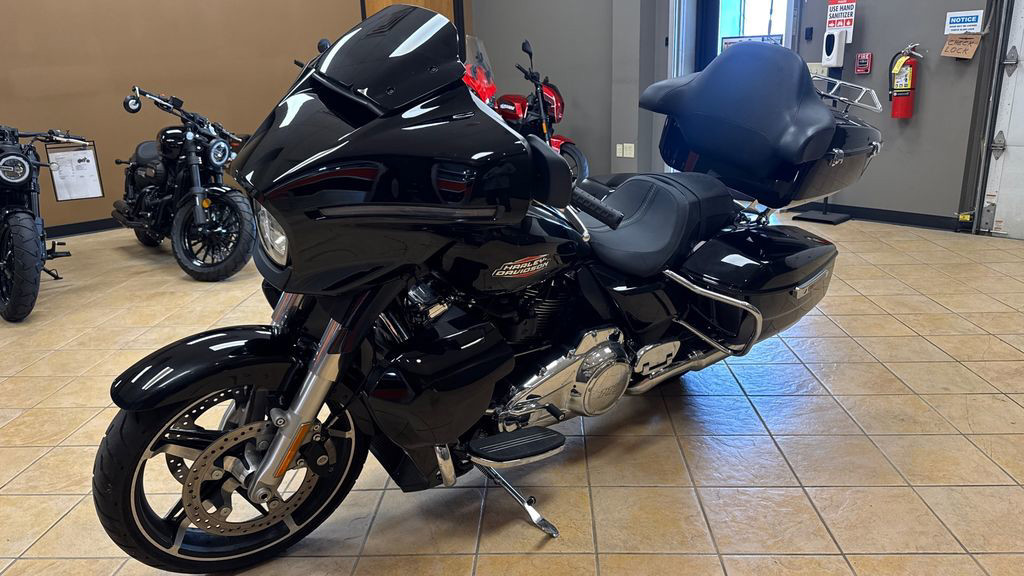 Street Glide®