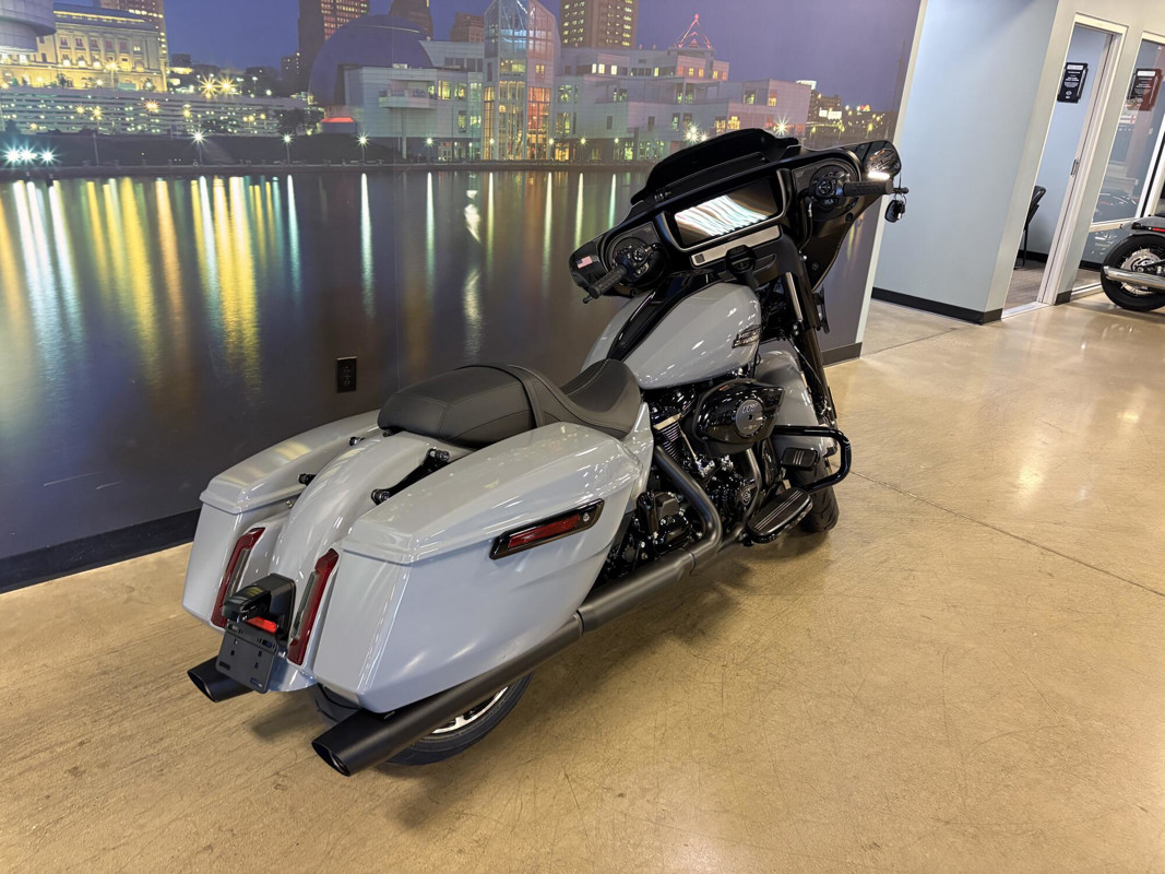 Street Glide®