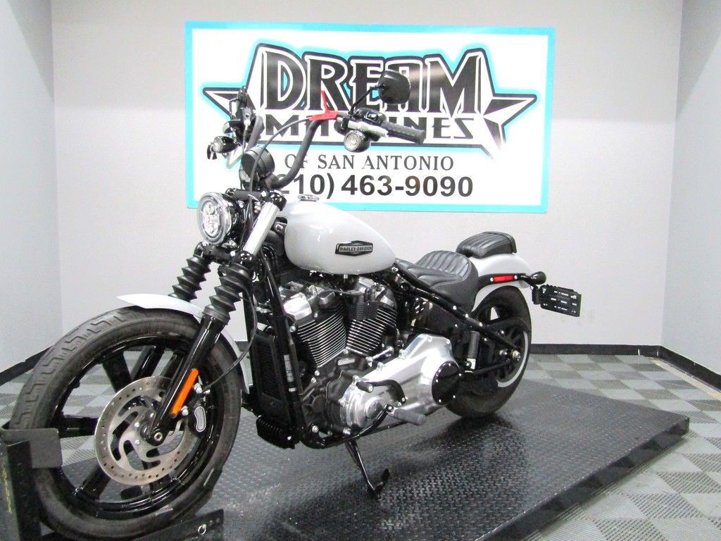 Street Bob®