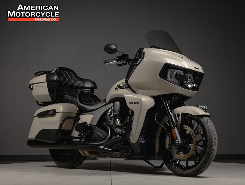 Pursuit Dark Horse Premium Package