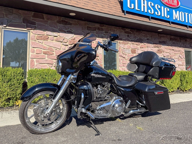 Street Glide®