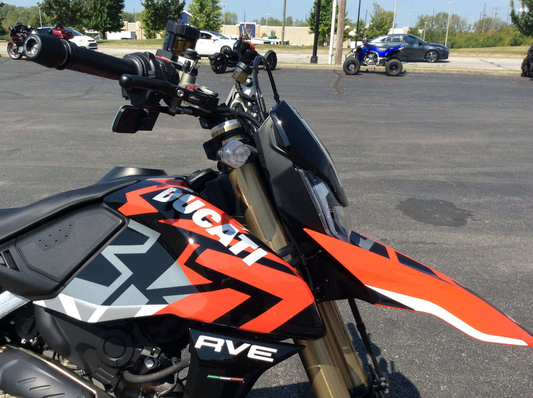 Hypermotard 698