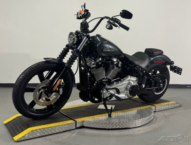 Street Bob®
