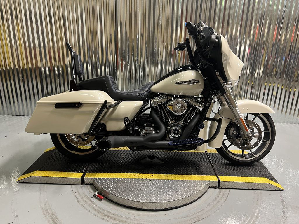 Street Glide®