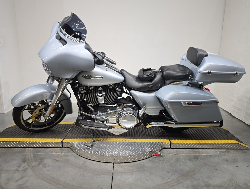 Street Glide®