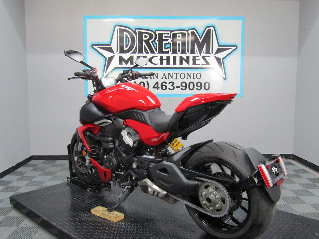 Diavel V4