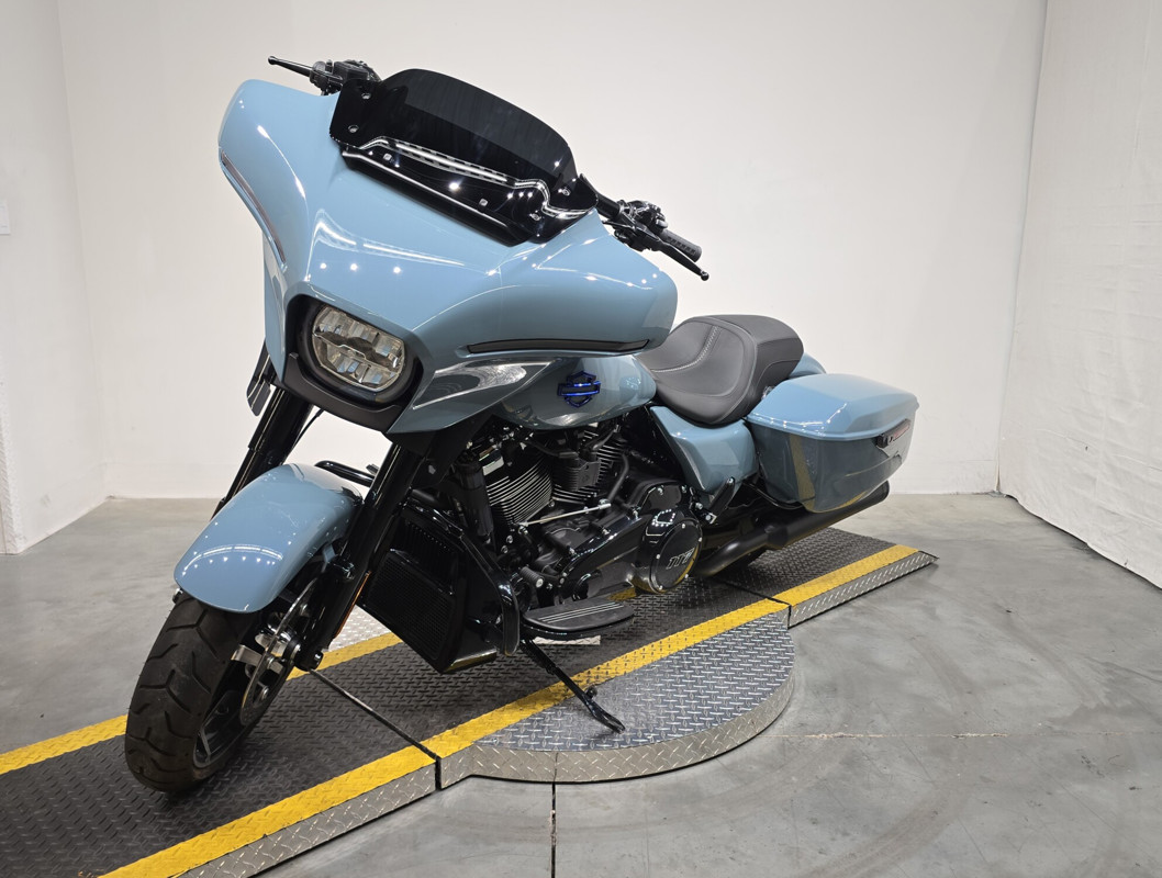 Street Glide®