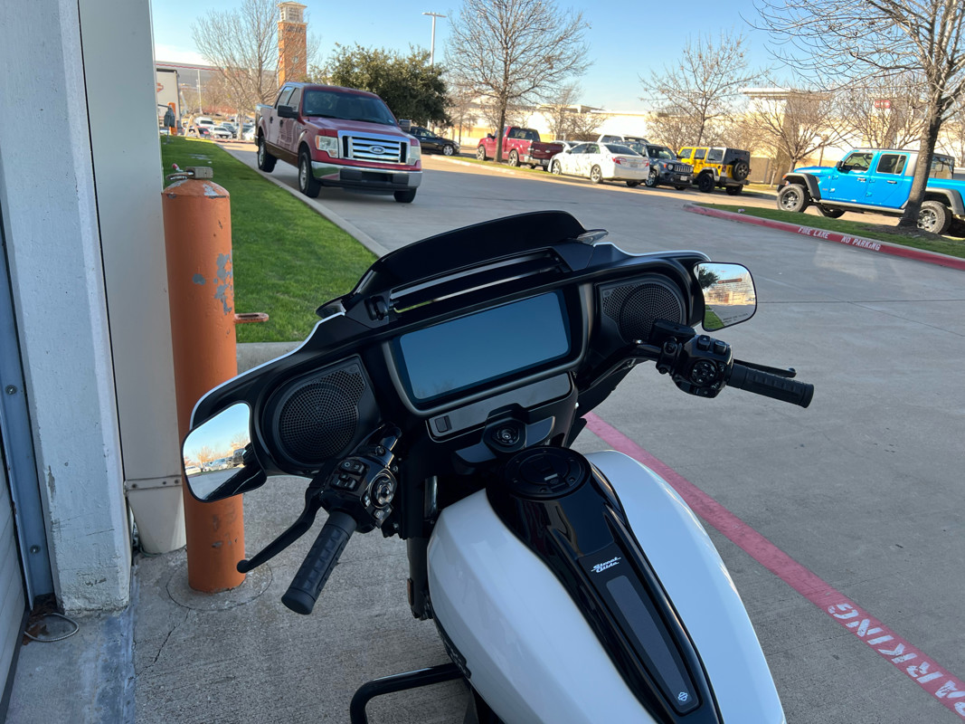 Street Glide®