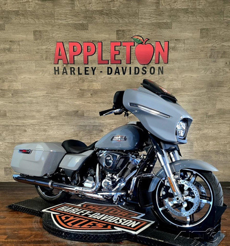 Street Glide®