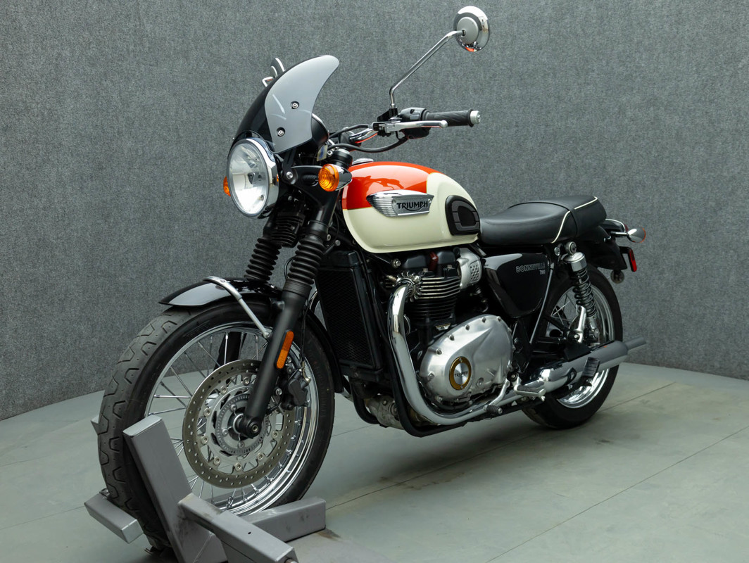 Bonneville T100