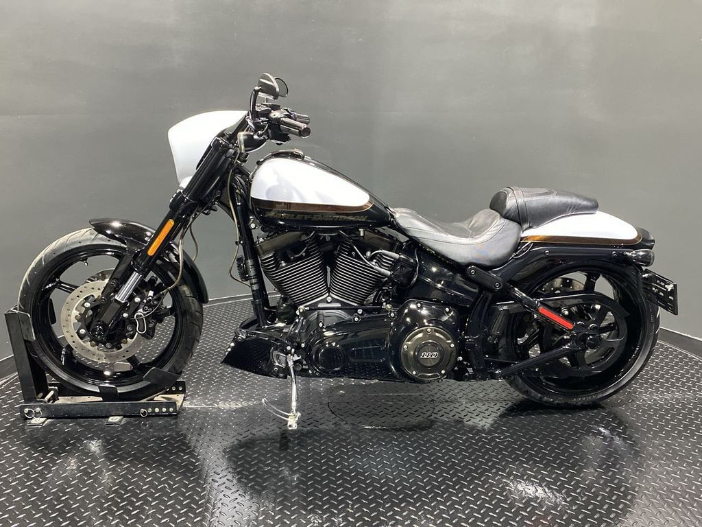 CVO® Pro Street Breakout®