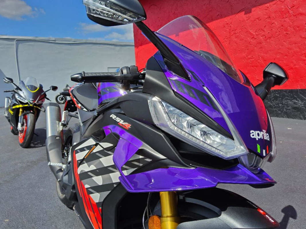 RSV4 1100