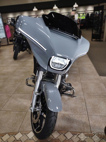 Street Glide®