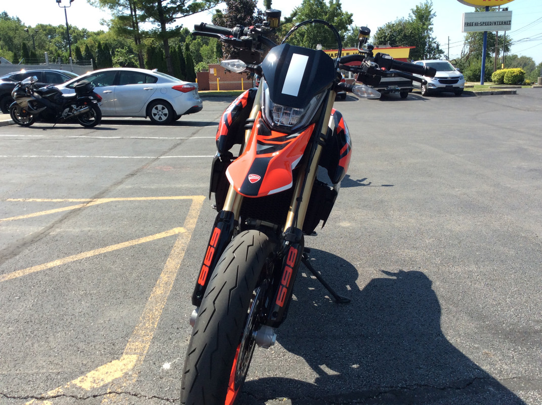 Hypermotard 698
