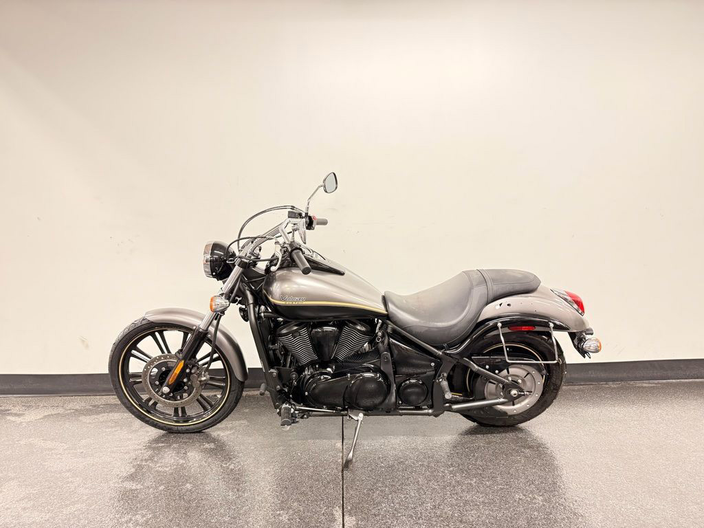 Vulcan 900 Custom