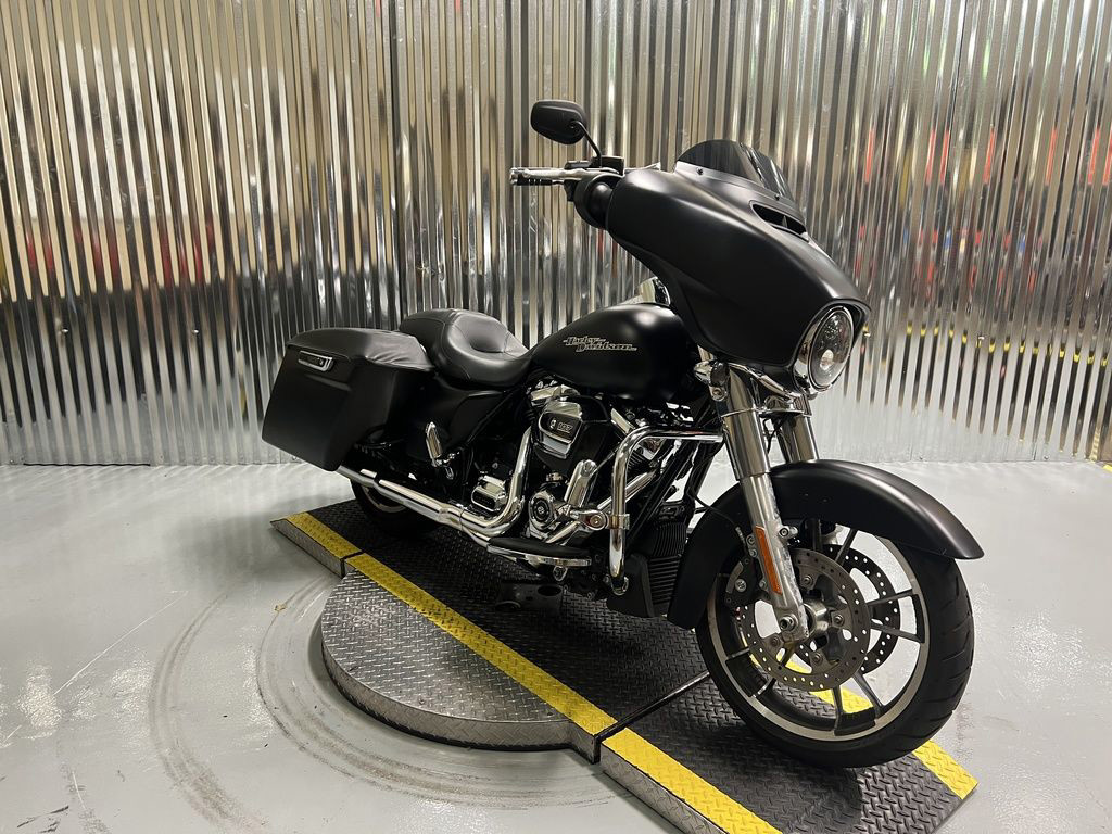 Street Glide®