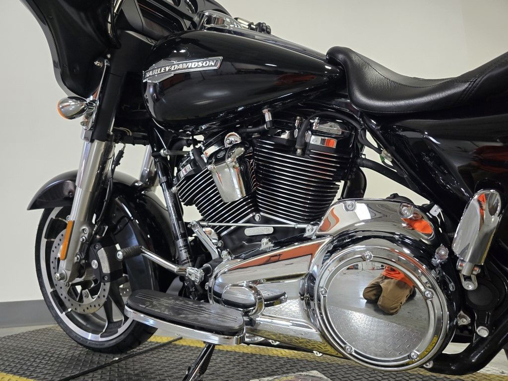 Street Glide®
