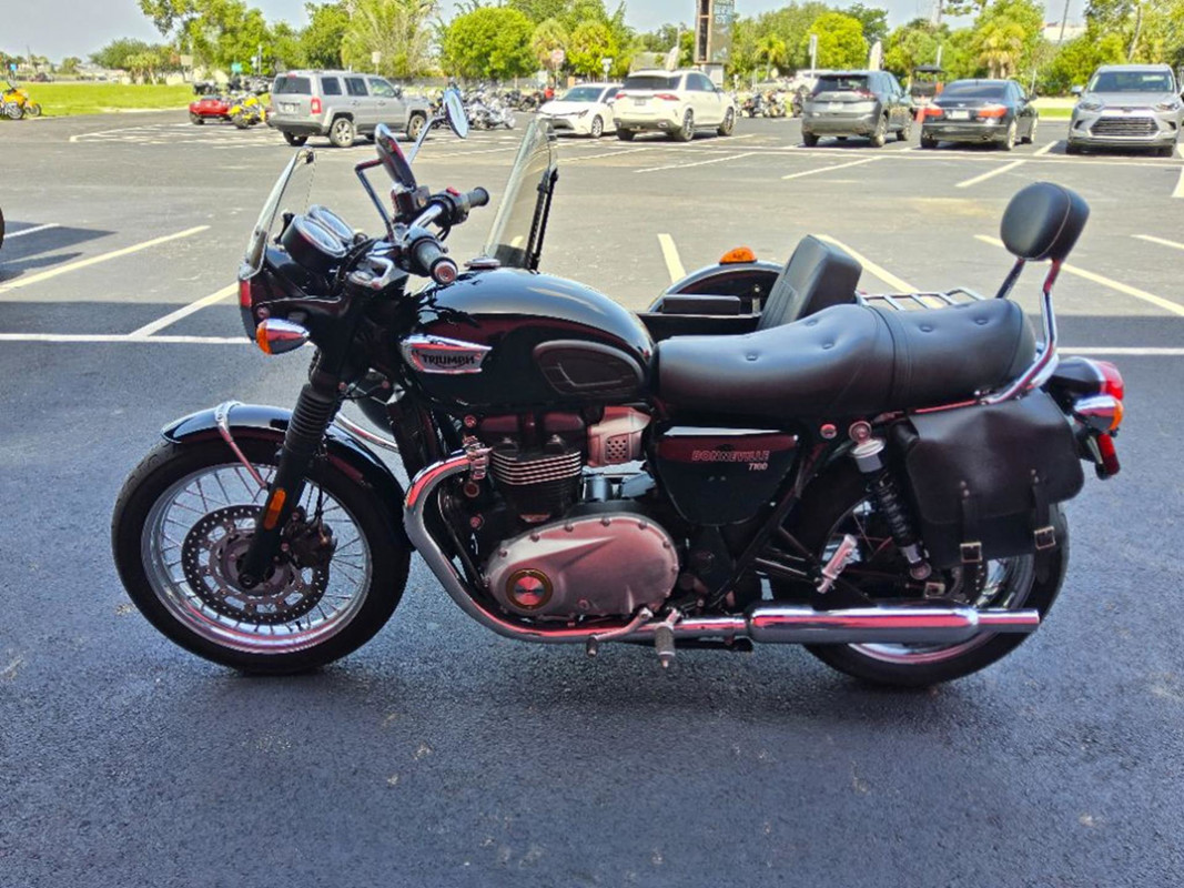 Bonneville T100