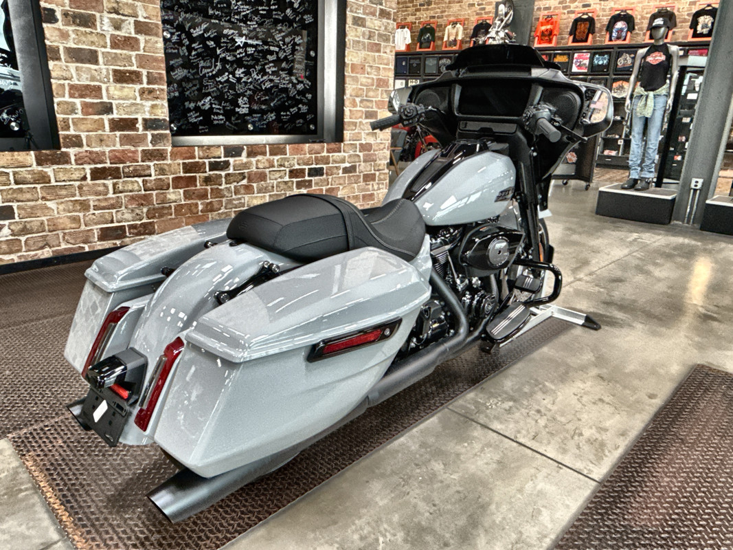 Street Glide®