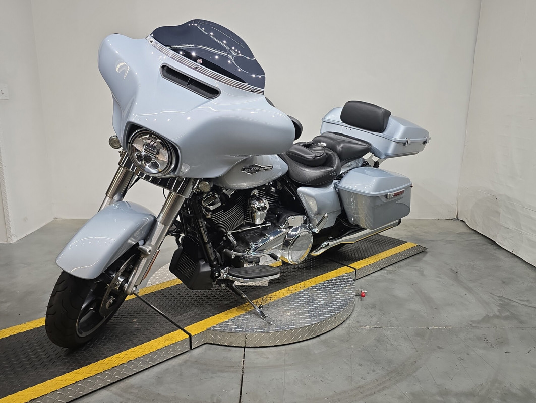 Street Glide®