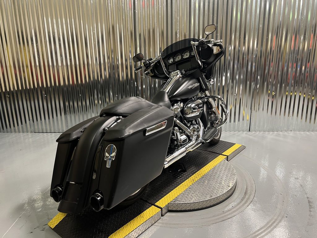 Street Glide®