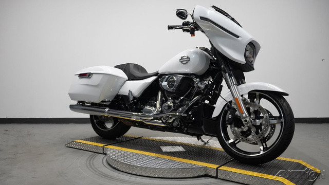 Street Glide®