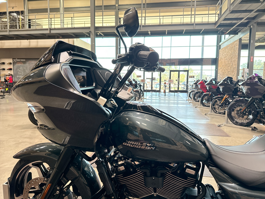 Road Glide®