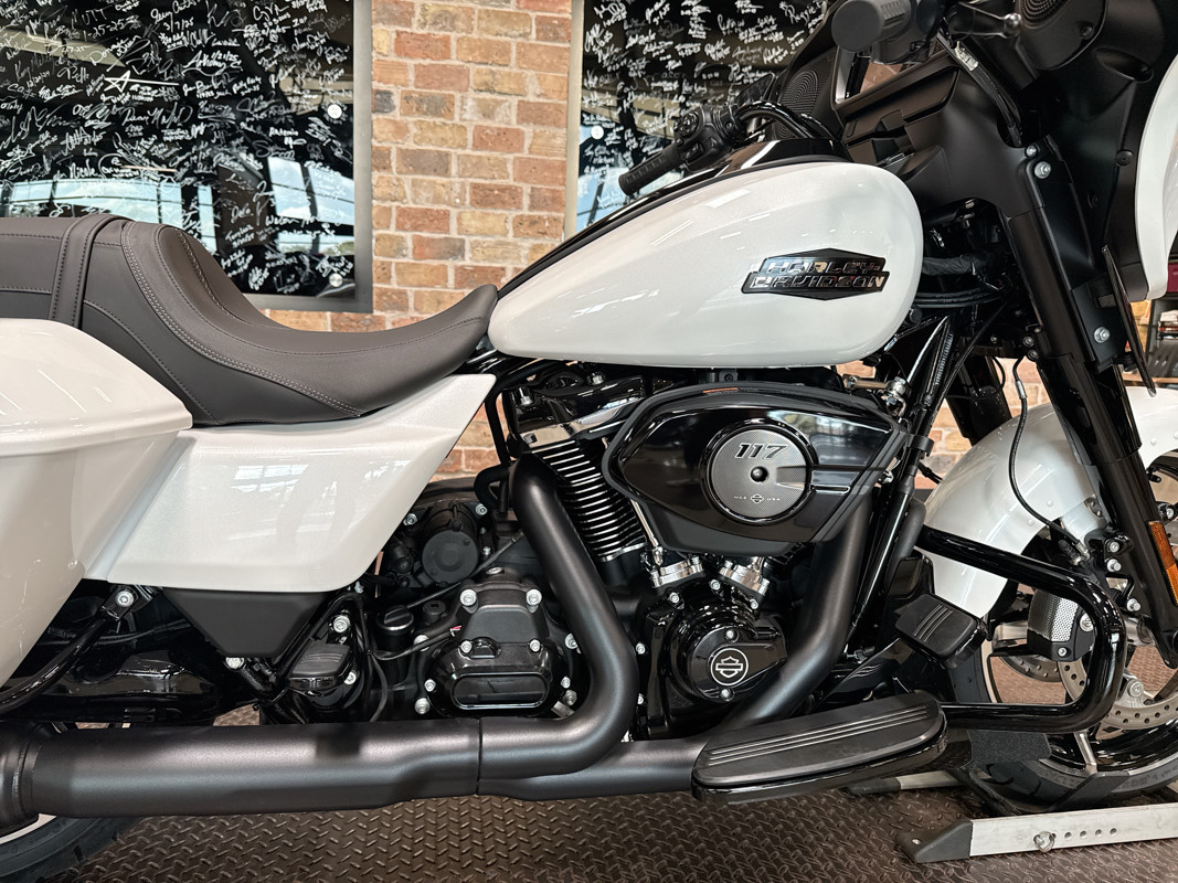 Street Glide®