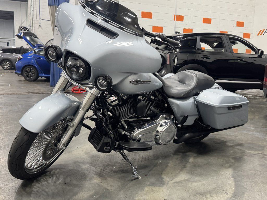 Street Glide®