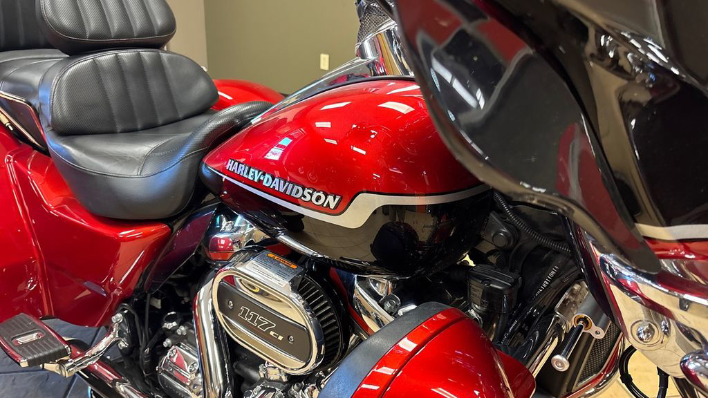 CVO® Tri Glide® Ultra
