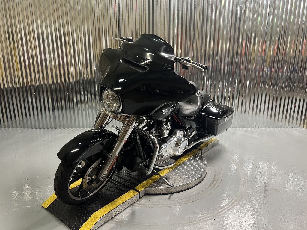 Street Glide®
