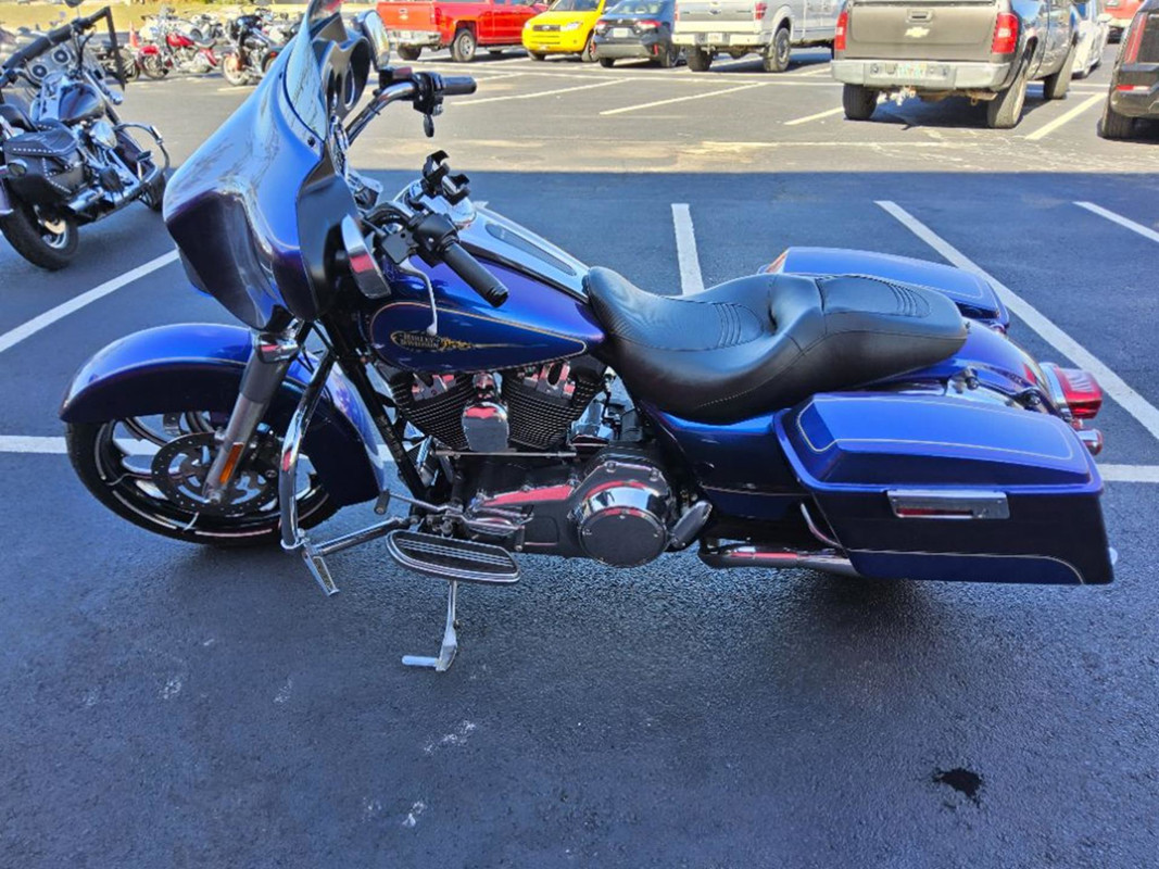 Street Glide®