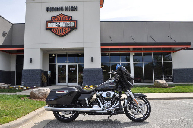 Street Glide®
