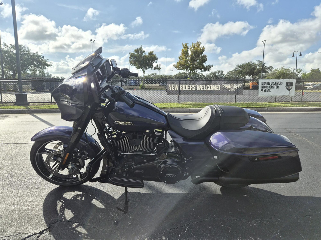 Street Glide®