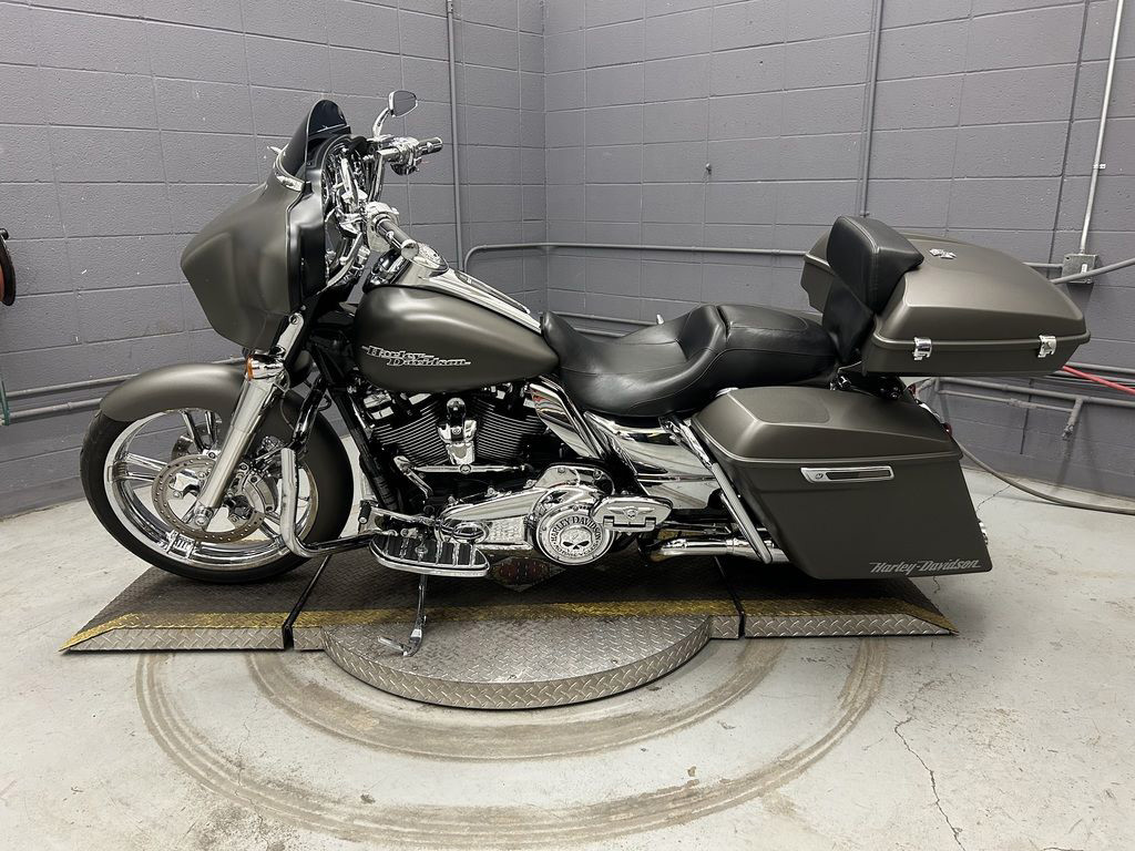 Street Glide®