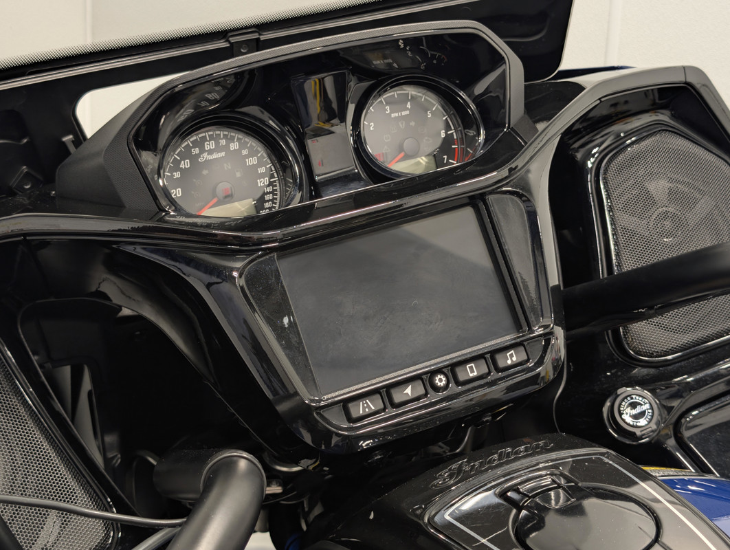 Pursuit Dark Horse 112