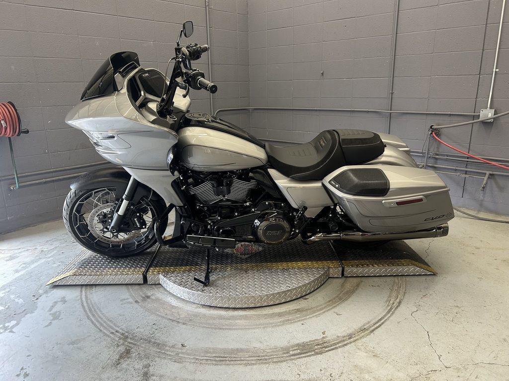 CVO® Road Glide®