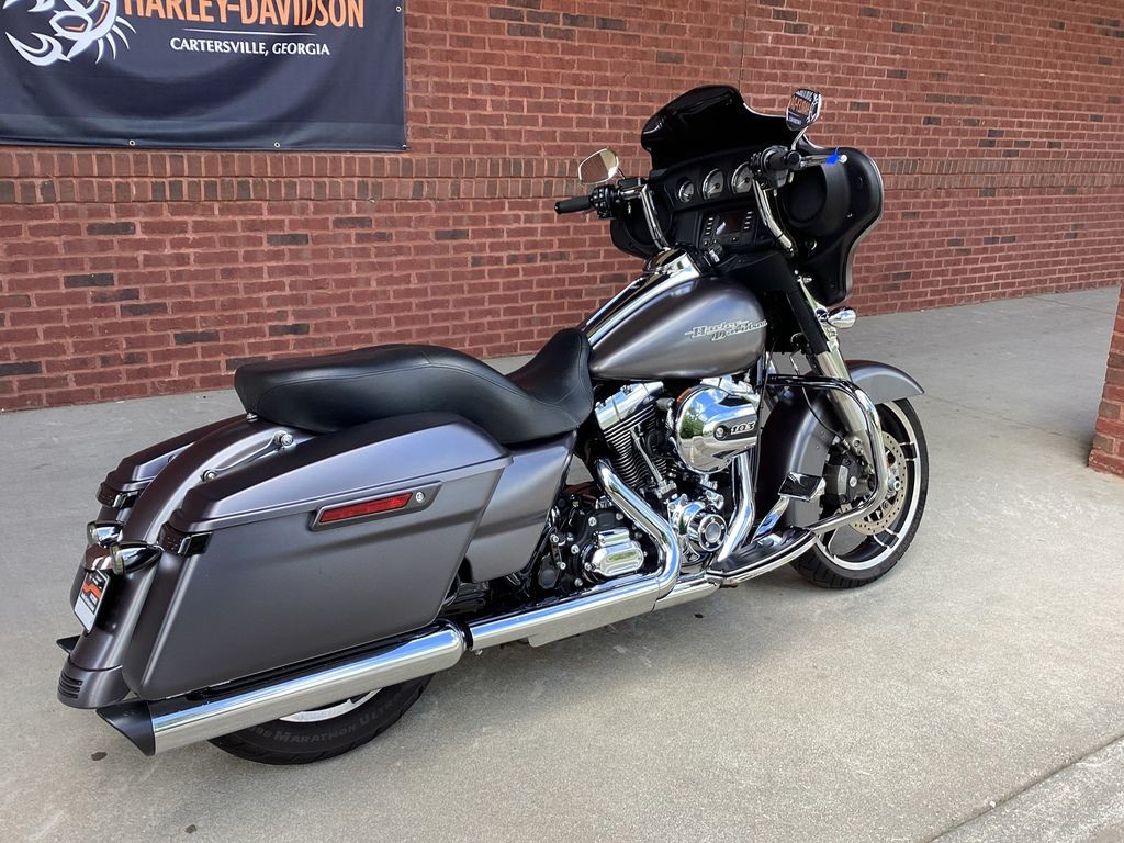 Street Glide®