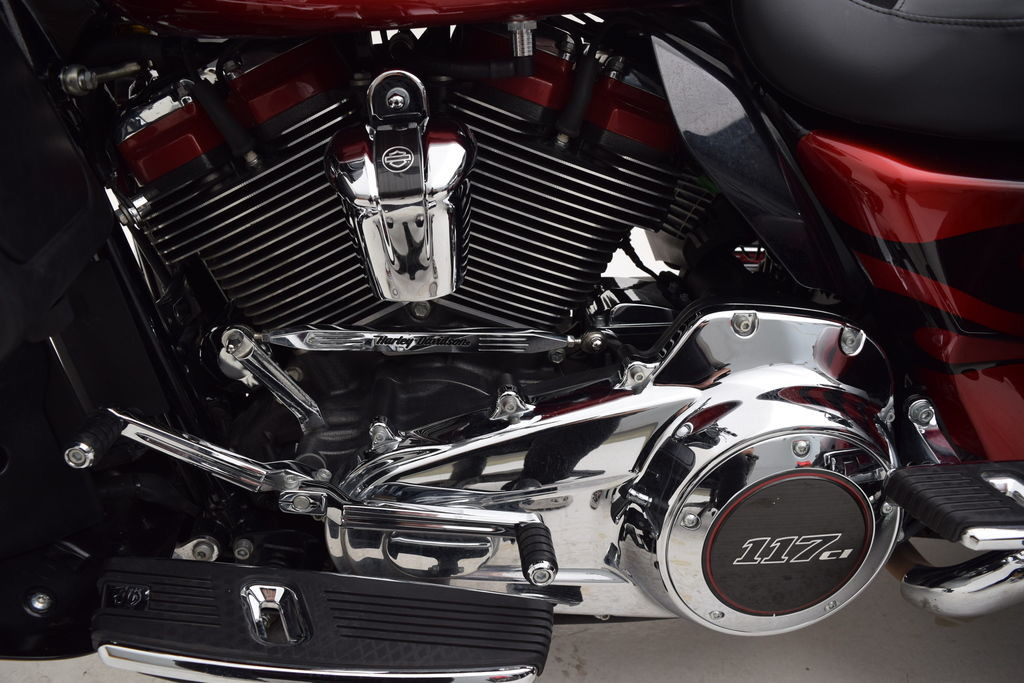 CVO® Tri Glide®