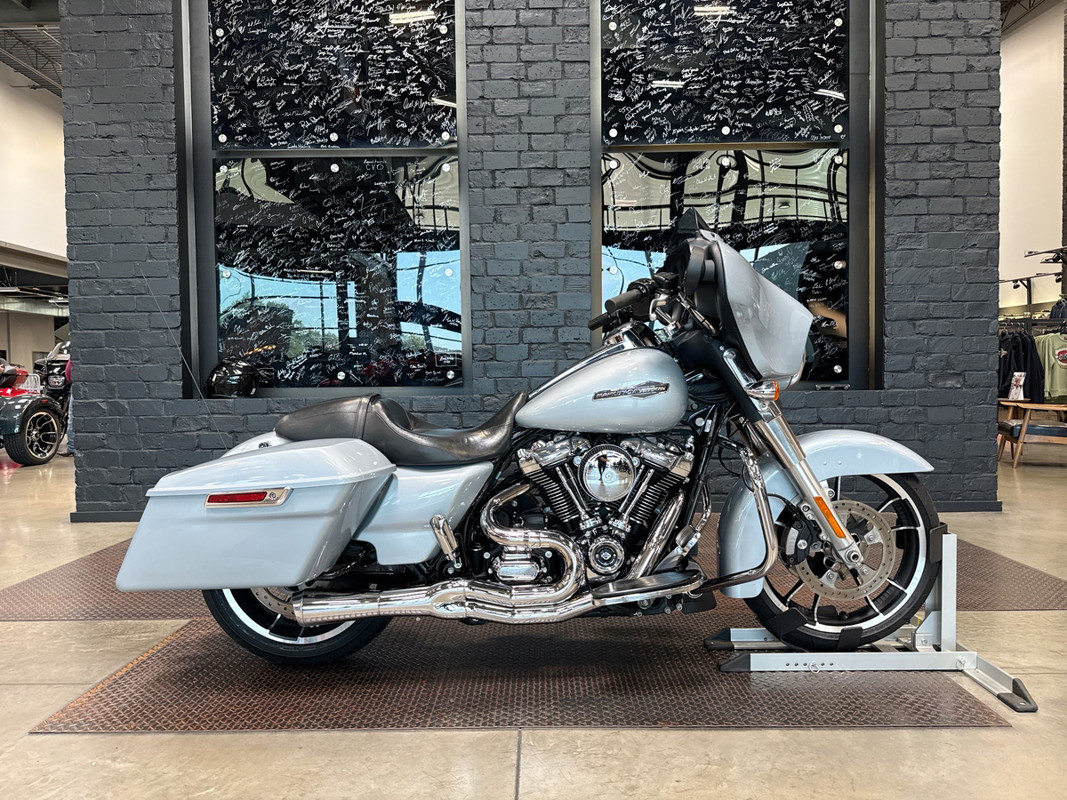 Street Glide®