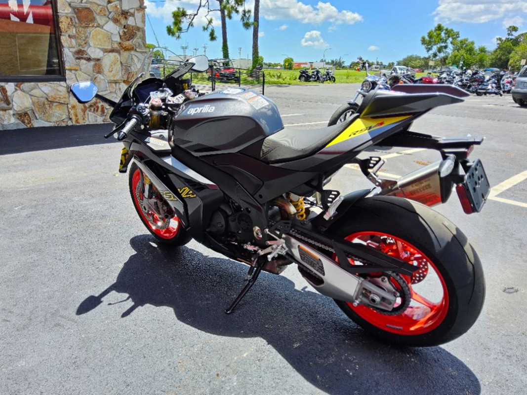 RSV4 1100