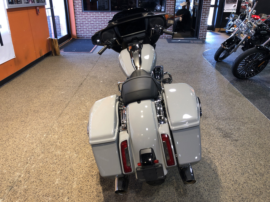 Street Glide®