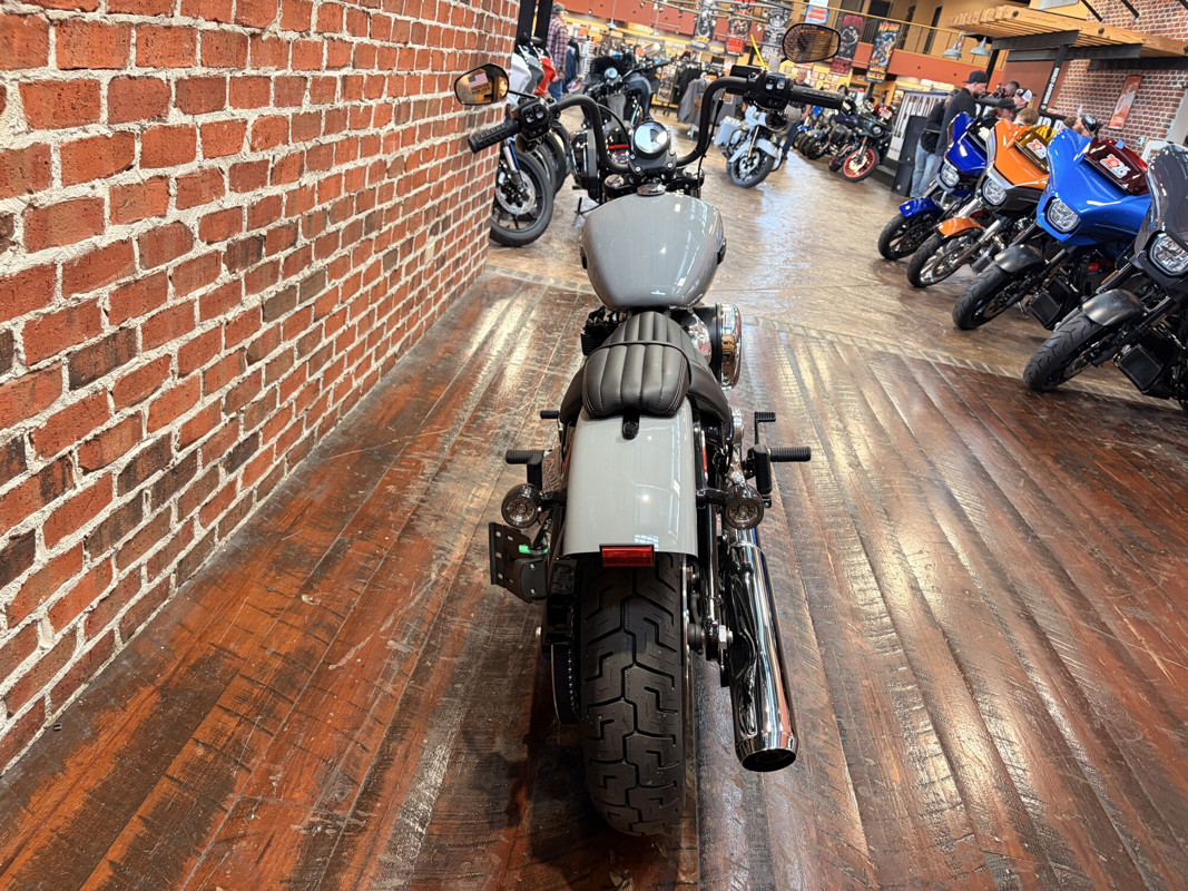 Street Bob®