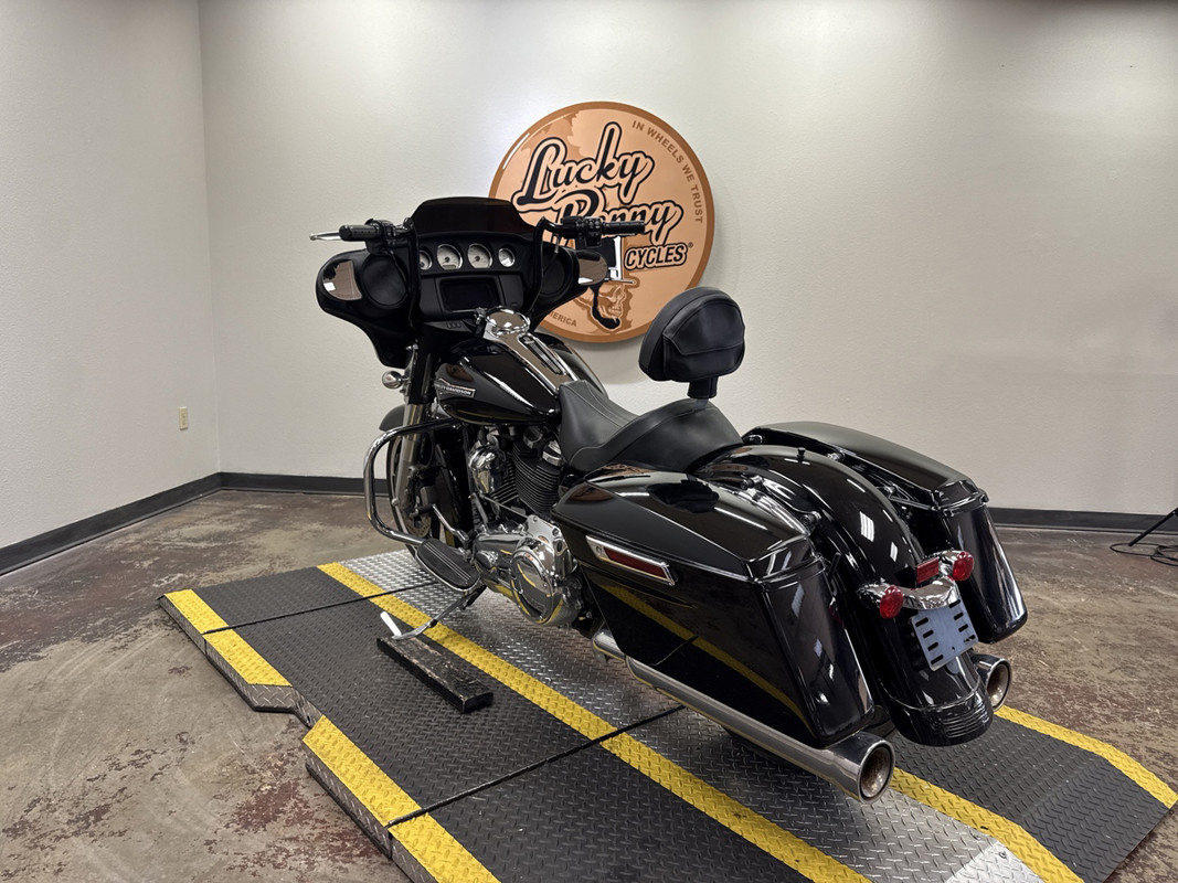 Street Glide®
